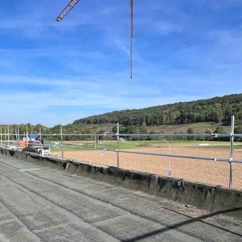 Sicherheitsgeländer auf Industriedach