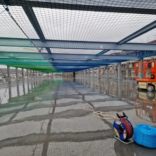 Innenraum Baustelle mit Auffangnetz