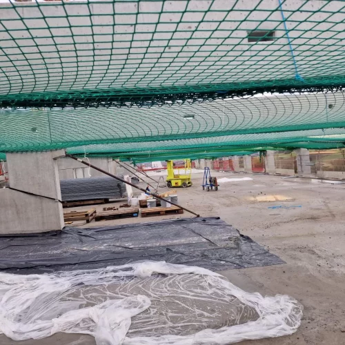 Neubau eines Parkhauses mit Schutznetzen